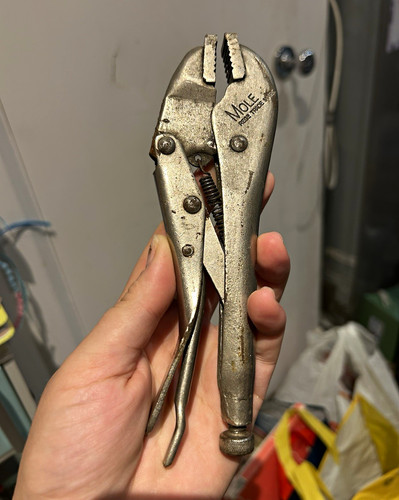 Mole self grip wrench - self-grip, locking
